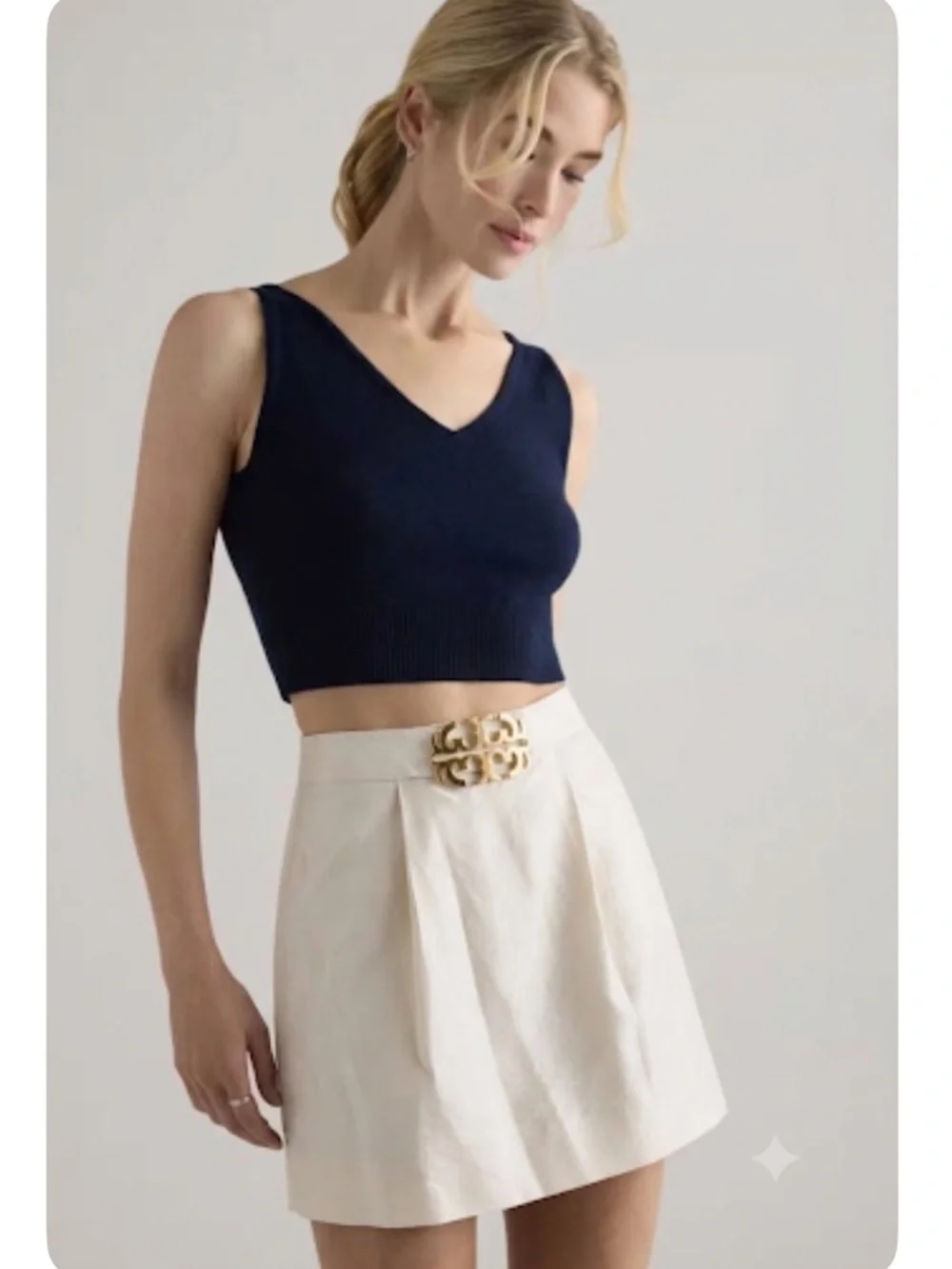 Tory Burch Cream 100% Silk Mini Skirt Gold Double T Logo Buckle Size 2
